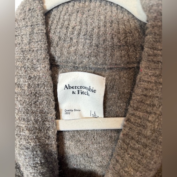Abercrombie and Fitch Tuckable Easy Turtleneck Sweater in Taupe - Picture 4 of 5